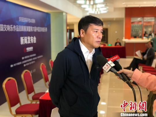 中国音乐家协会主席、作曲家叶小钢接受记者采访