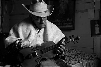 独手小提琴家塔维拉因病去世享年84岁(附图)