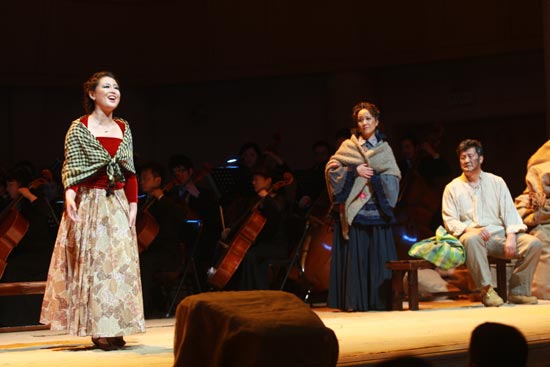 歌剧《外套》乔尔婕塔、弗露戈拉、塔尔帕。摄影：韩军