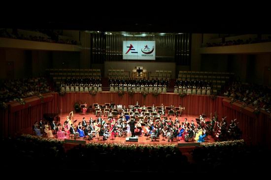 首届亚欧文化艺术节开幕上演经典交响音乐会
