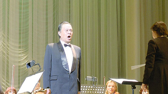 马子兴担任国际青年歌剧演唱家比赛评委