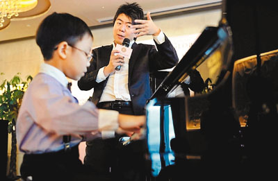 香港8岁音乐天才获朗朗奖学金 7岁已过钢琴8级