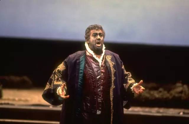 1994年，多明戈在纽约大都会歌剧院饰演奥赛罗。