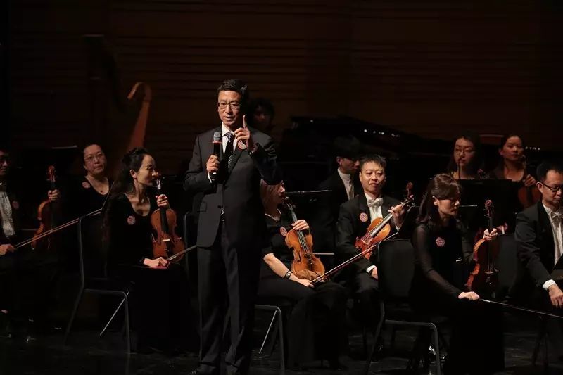 著名主持人白岩松为第20届北京国际音乐节  音乐马拉松鸣枪