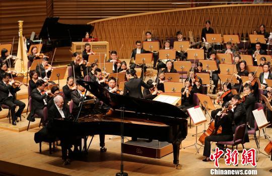 1月20日晚，上海交响乐团在沪开启“伯恩斯坦百年”纪念系列音乐会