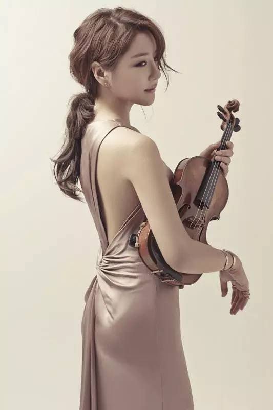 韩国小提琴家申娴淑写真照片（4）