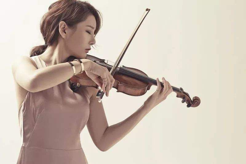韩国小提琴家申娴淑写真照片（6）